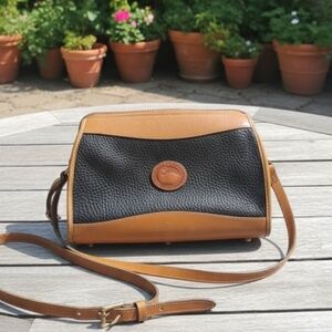 EUC Vintage Dooney & Bourke Pebbled Leather Crossbody